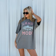 LAKE MODE TEE